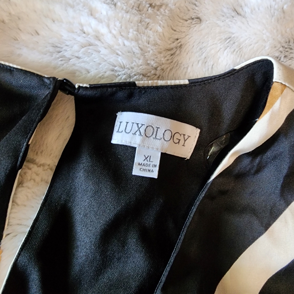 Luxeology Geometric Black and Gold Wide Leg Jumpsuit - Size XL Petite Length - Picture 13 of 16